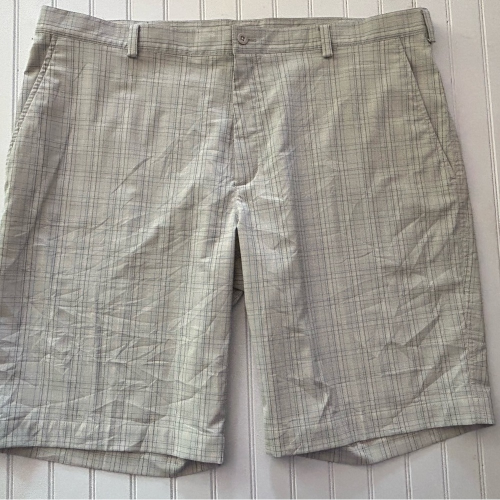 NIKE GOLF fit-dry mens size 42 plaid golf / casual shorts